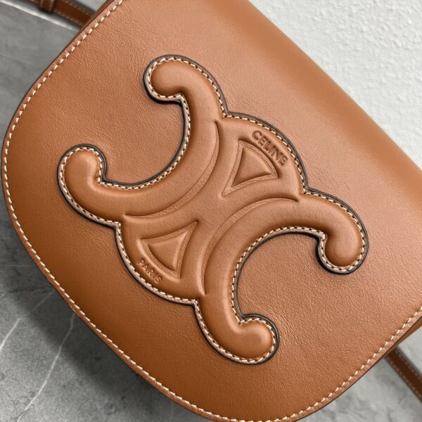 1:1 Replica Celine Folco Cuir Triomphe Tan For Women 7in/19cm 198263DU3.04LU