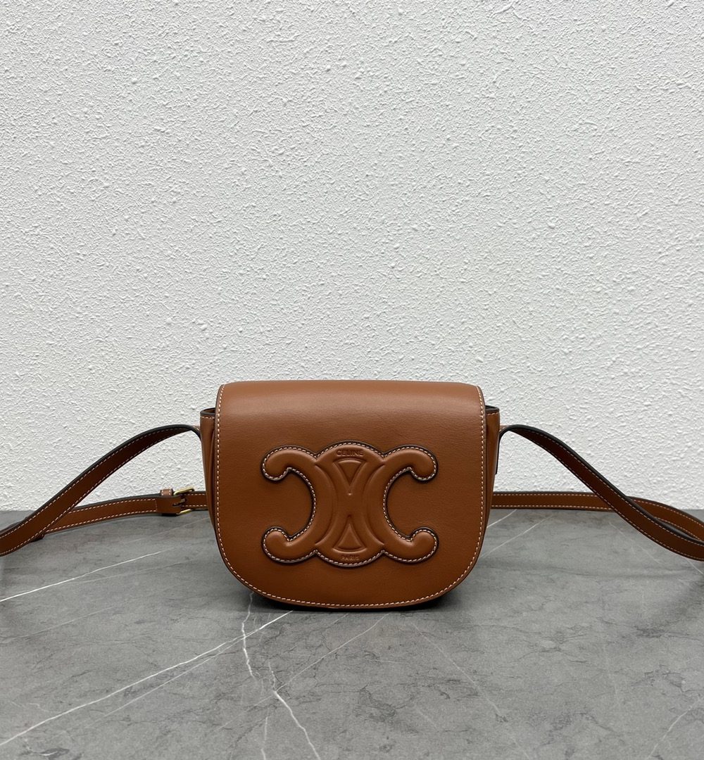 1:1 Replica Celine Folco Cuir Triomphe Tan For Women 7in/19cm 198263DU3.04LU