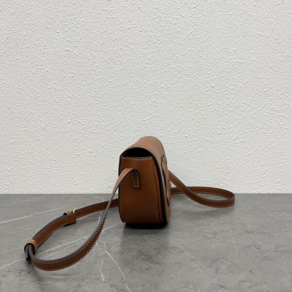 1:1 Replica Celine Folco Cuir Triomphe Tan For Women 7in/19cm 198263DU3.04LU
