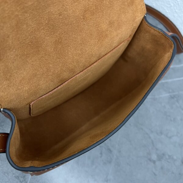 1:1 Replica Celine Folco Cuir Triomphe Tan For Women 7in/19cm 198263DU3.04LU