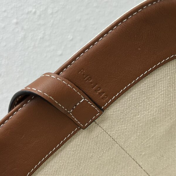 1:1 Replica Celine Medium Box Cuir Triomphe In Textile Natural / Tan For Women 6in/16cm 199252EFL.02NT