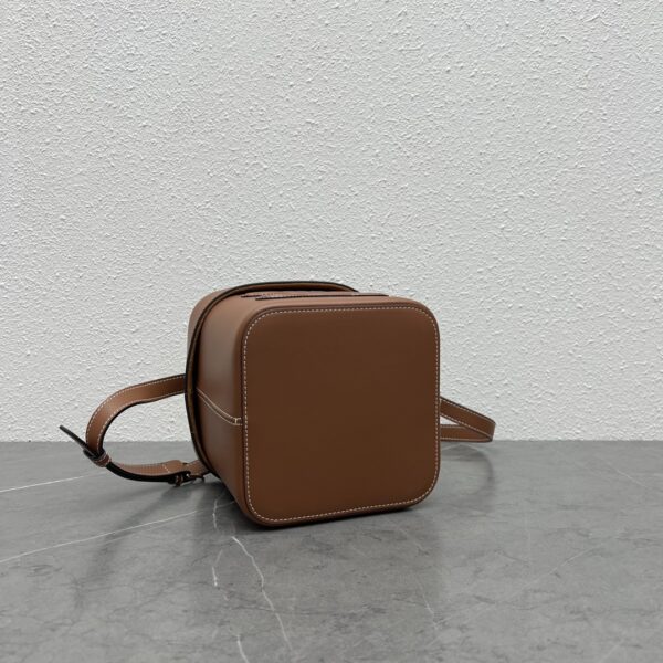 1:1 Replica Celine Medium Box Cuir Triomphe Tan For Women 6in/16cm 199253DU3.04LU
