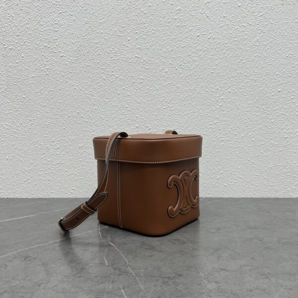 1:1 Replica Celine Medium Box Cuir Triomphe Tan For Women 6in/16cm 199253DU3.04LU