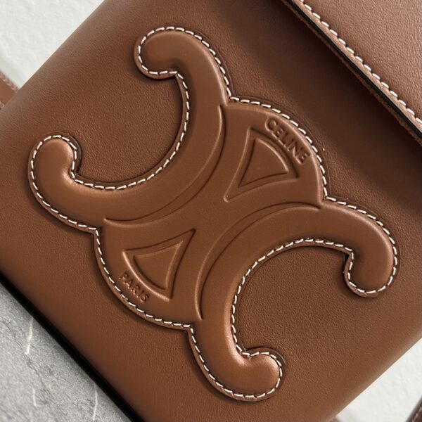 1:1 Replica Celine Medium Box Cuir Triomphe Tan For Women 6in/16cm 199253DU3.04LU