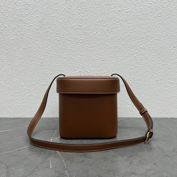 1:1 Replica Celine Medium Box Cuir Triomphe Tan For Women 6in/16cm 199253DU3.04LU