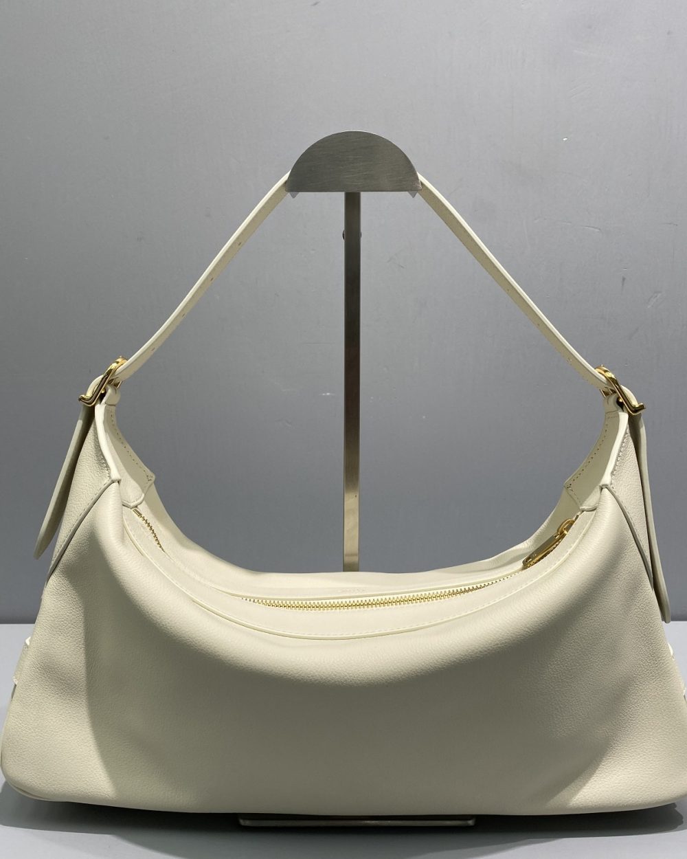 1:1 Replica Celine Medium Romy In Supple White For Women 13in/34cm 197443DPJ.01RC