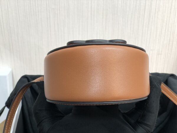 1:1 Replica Celine Mini Besace Cuir Triomphe Brown For Women 4in/11cm 10J303DPQ.04LU