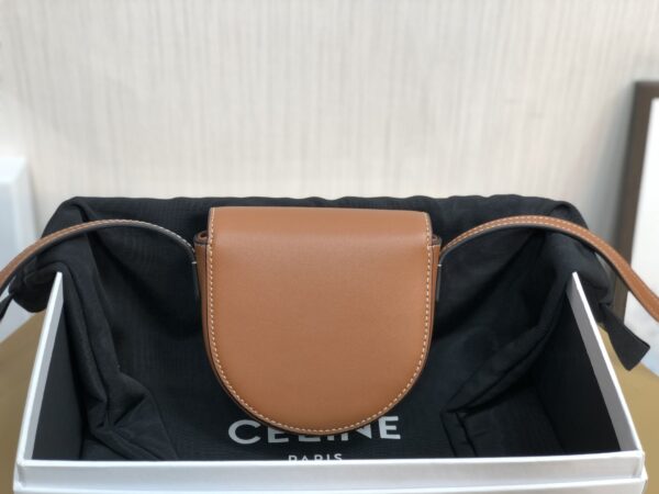 1:1 Replica Celine Mini Besace Cuir Triomphe Brown For Women 4in/11cm 10J303DPQ.04LU