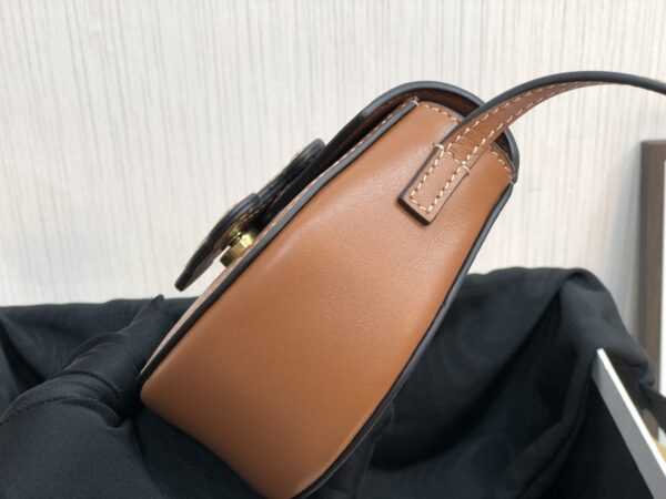 1:1 Replica Celine Mini Besace Cuir Triomphe Brown For Women 4in/11cm 10J303DPQ.04LU