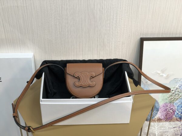 1:1 Replica Celine Mini Besace Cuir Triomphe Brown For Women 4in/11cm 10J303DPQ.04LU