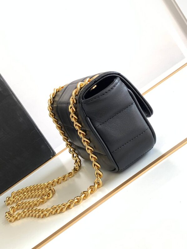 1:1 Replica Celine Mini Shoulder Chain Matelasse Monochrome Black/White For Women 18cm / 7in 10L333EWJ.38NO