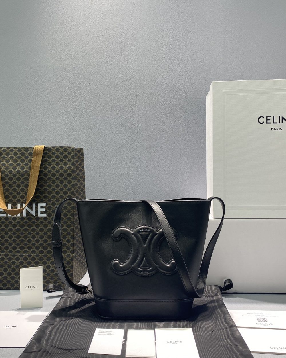 1:1 Replica Celine Small Bucket Cuir Triomphe Black For Women 9in/22cm 198243DU3.38NO