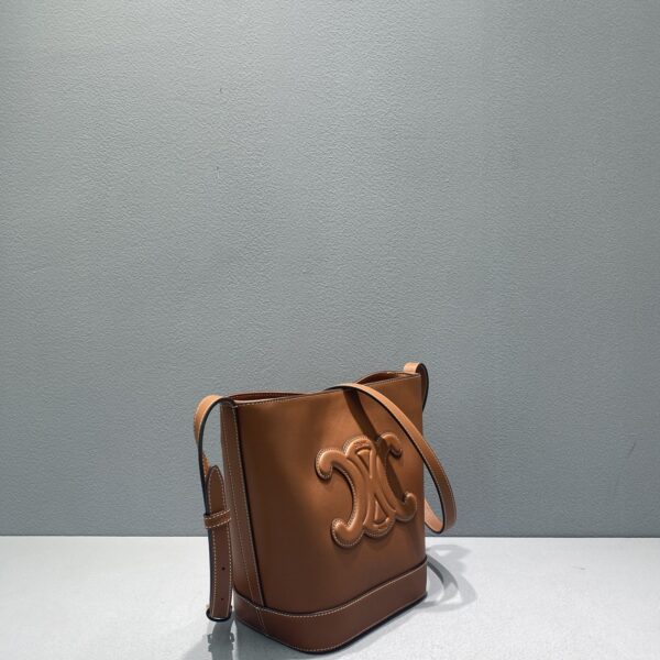 1:1 Replica Celine Small Bucket Cuir Triomphe Brown For Women 9in/22cm 198243DU3.04LU