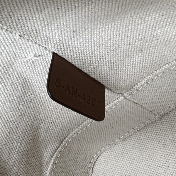 1:1 Replica Celine Small Bucket Cuir Triomphe In Textile Natural / Tan For Women 9in/22cm 198242EFL.02NT