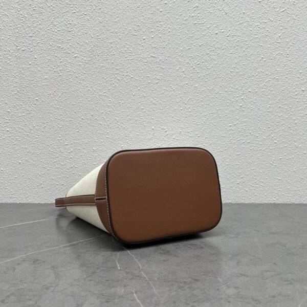 1:1 Replica Celine Small Bucket Cuir Triomphe In Textile Natural / Tan For Women 9in/22cm 198242EFL.02NT
