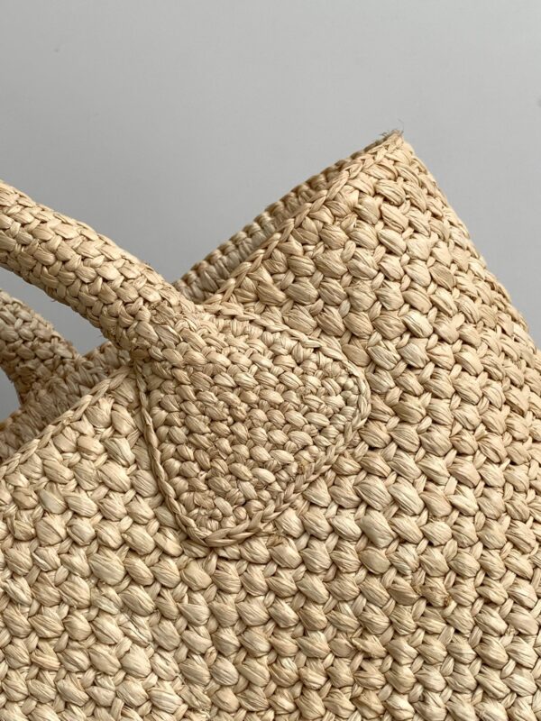 1:1 Replica Celine Supple Small Triomphe Classic Panier Beige For Women 23cm / 9in 114352FF7.04LU