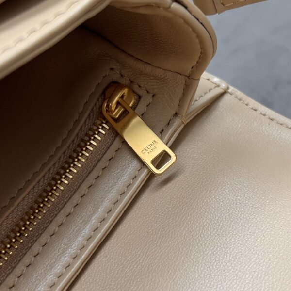 1:1 Replica Celine Teen Besace Triomphe Safari For Women 4in/10cm 110413BF4.03SA