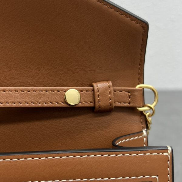 1:1 Replica Celine Wallet On Chain Triomphe In Textile Natural / Tan For Women 7in/19cm 10J972DB2.02NT