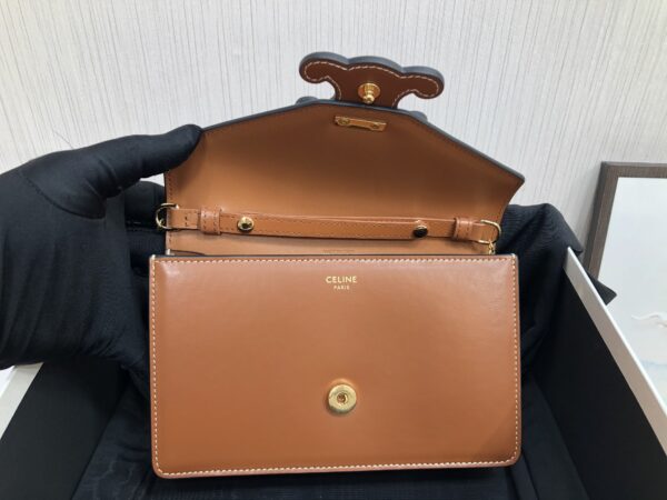1:1 Replica Celine Wallet On Chain Triomphe Tan For Women 7in/19cm 10J733DPV.04LU