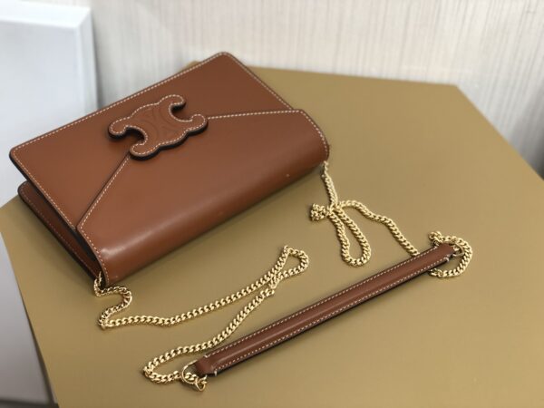 1:1 Replica Celine Wallet On Chain Triomphe Tan For Women 7in/19cm 10J733DPV.04LU