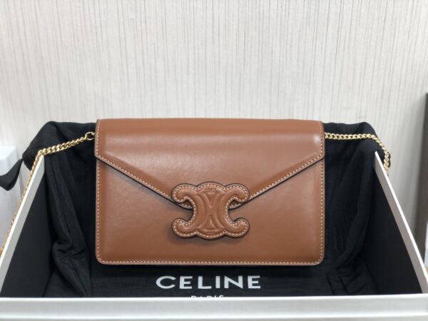 1:1 Replica Celine Wallet On Chain Triomphe Tan For Women 7in/19cm 10J733DPV.04LU