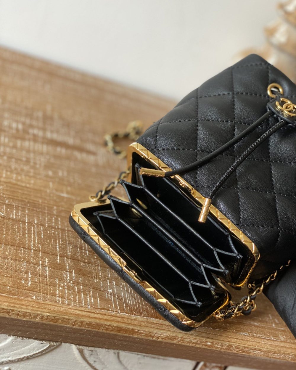 [REP 1:1] Chain Bucket Black/White For Women 5.5 in / 14 cm