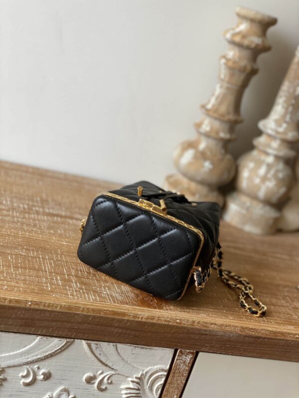 [REP 1:1] Chain Bucket Black/White For Women 5.5 in / 14 cm