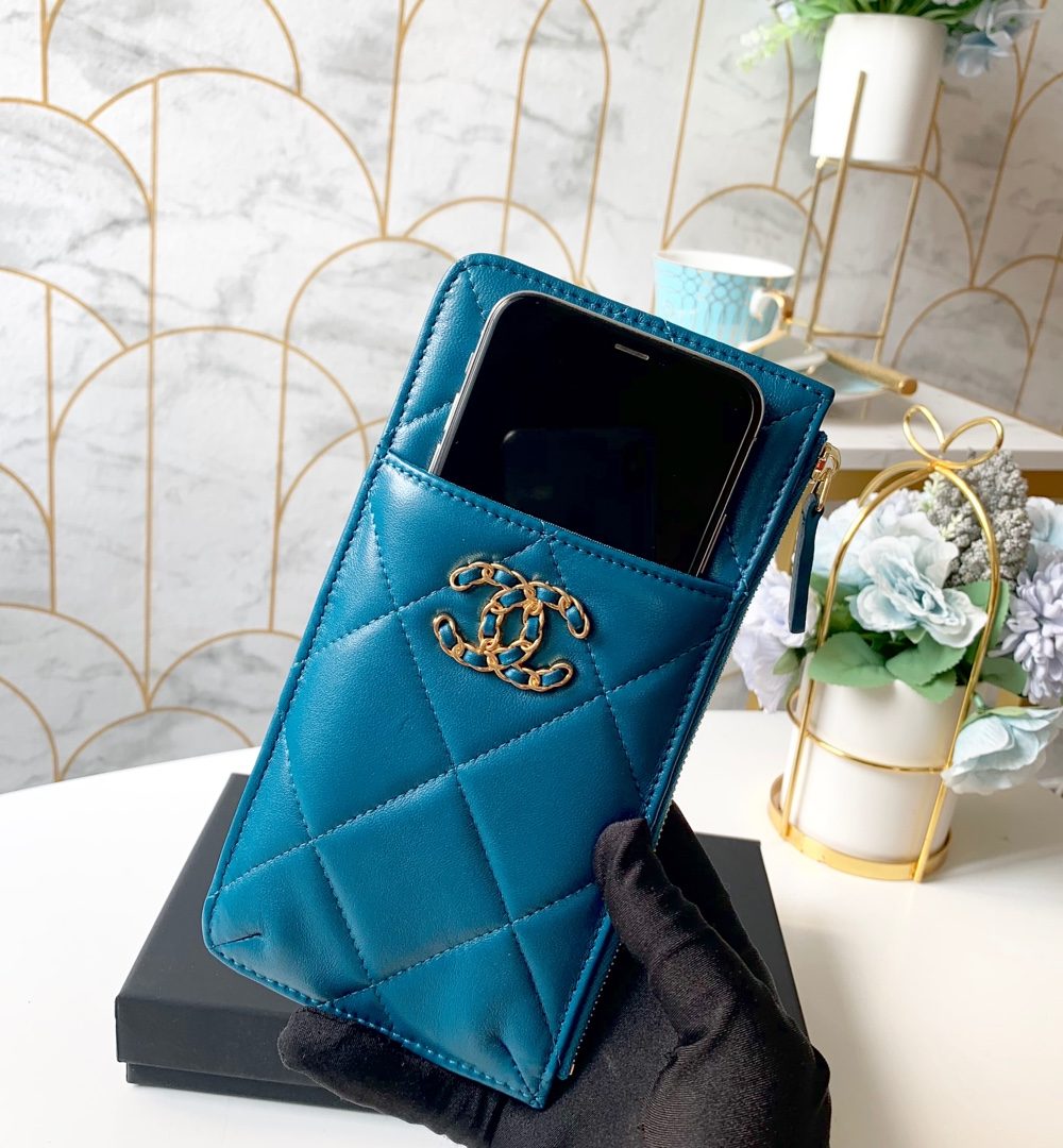 1:1 Replica Chanel 19 Matelasse Phone and Card Case Blue Bag For Women 19cm/7.5in