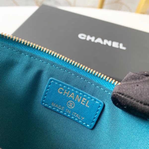 Chanel 19 Matelasse Phone and Card Case Blue Bag For Women 19cm/7.5in