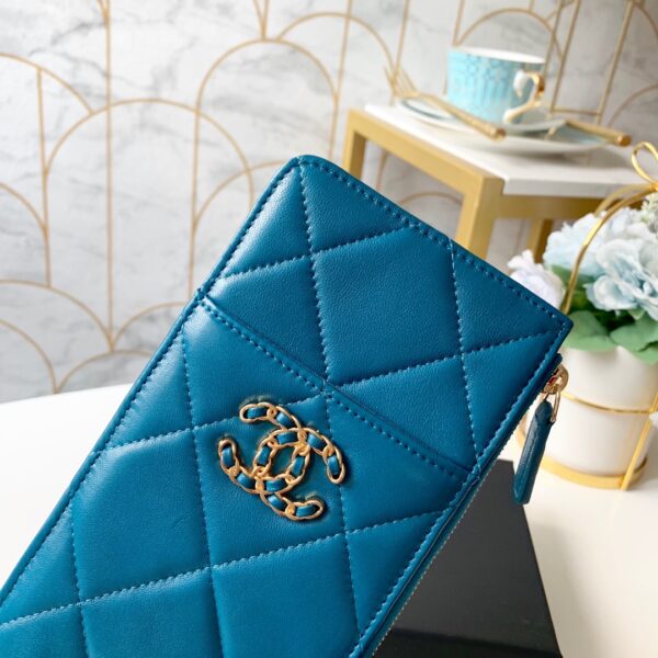 Chanel 19 Matelasse Phone and Card Case Blue Bag For Women 19cm/7.5in
