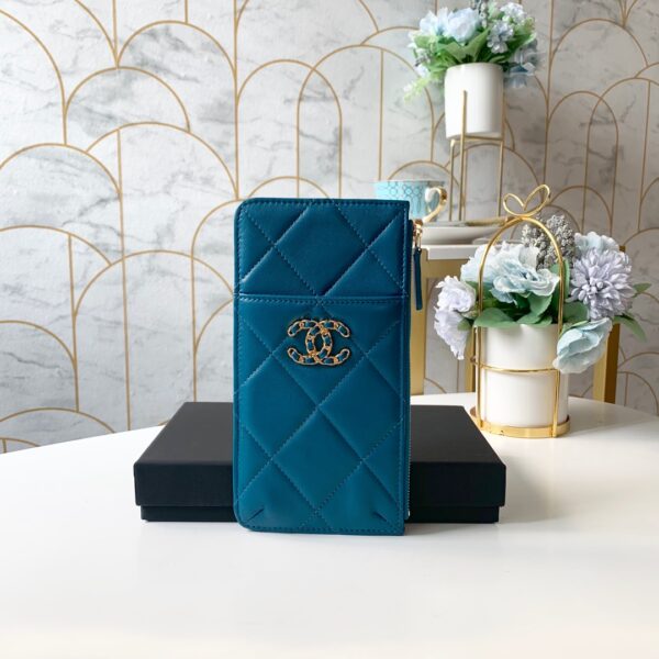 Chanel 19 Matelasse Phone and Card Case Blue Bag For Women 19cm/7.5in