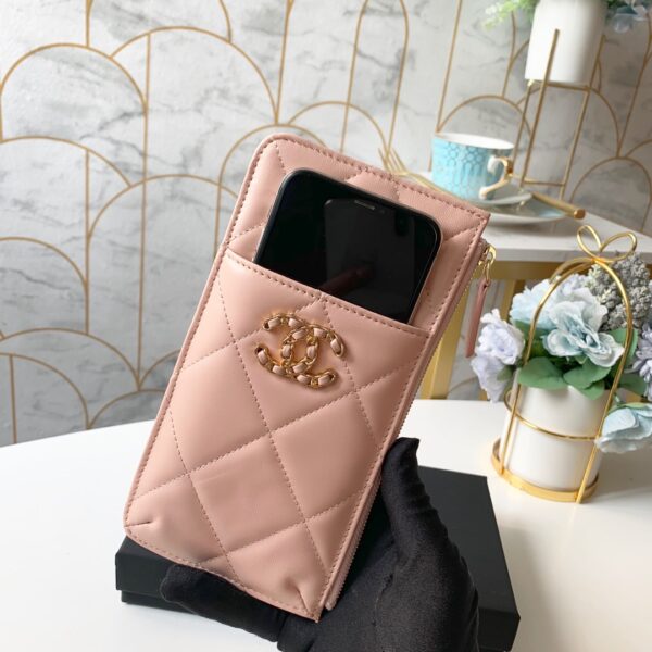 Chanel 19 Matelasse Phone and Card Case Pink Bag For Women 19cm/7.5in