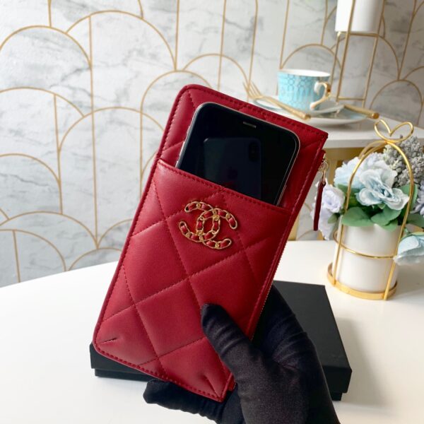 Chanel 19 Matelasse Phone and Card Case Red Bag For Women 19cm/7.5in
