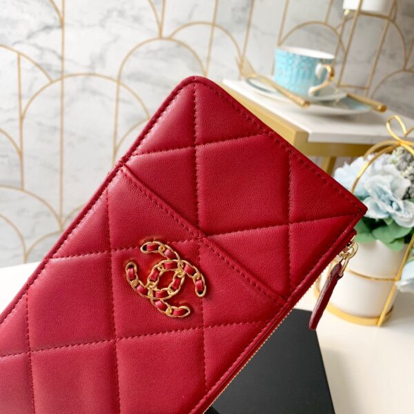 Chanel 19 Matelasse Phone and Card Case Red Bag For Women 19cm/7.5in