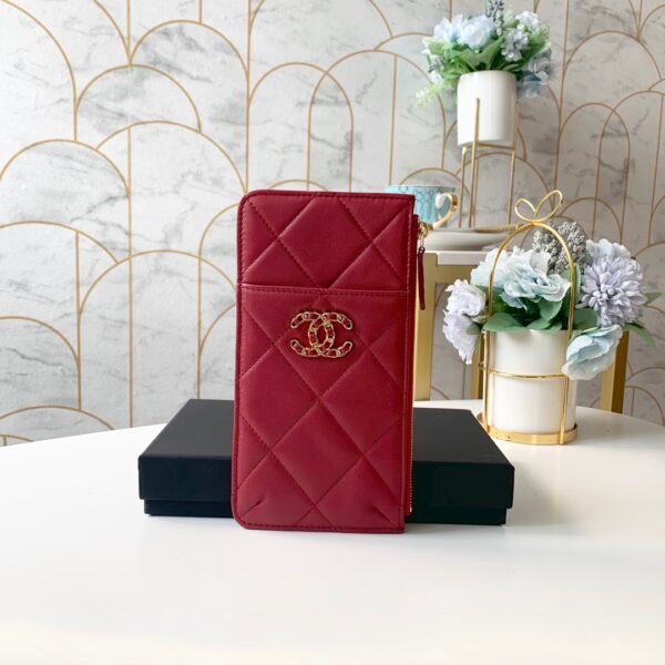 Chanel 19 Matelasse Phone and Card Case Red Bag For Women 19cm/7.5in