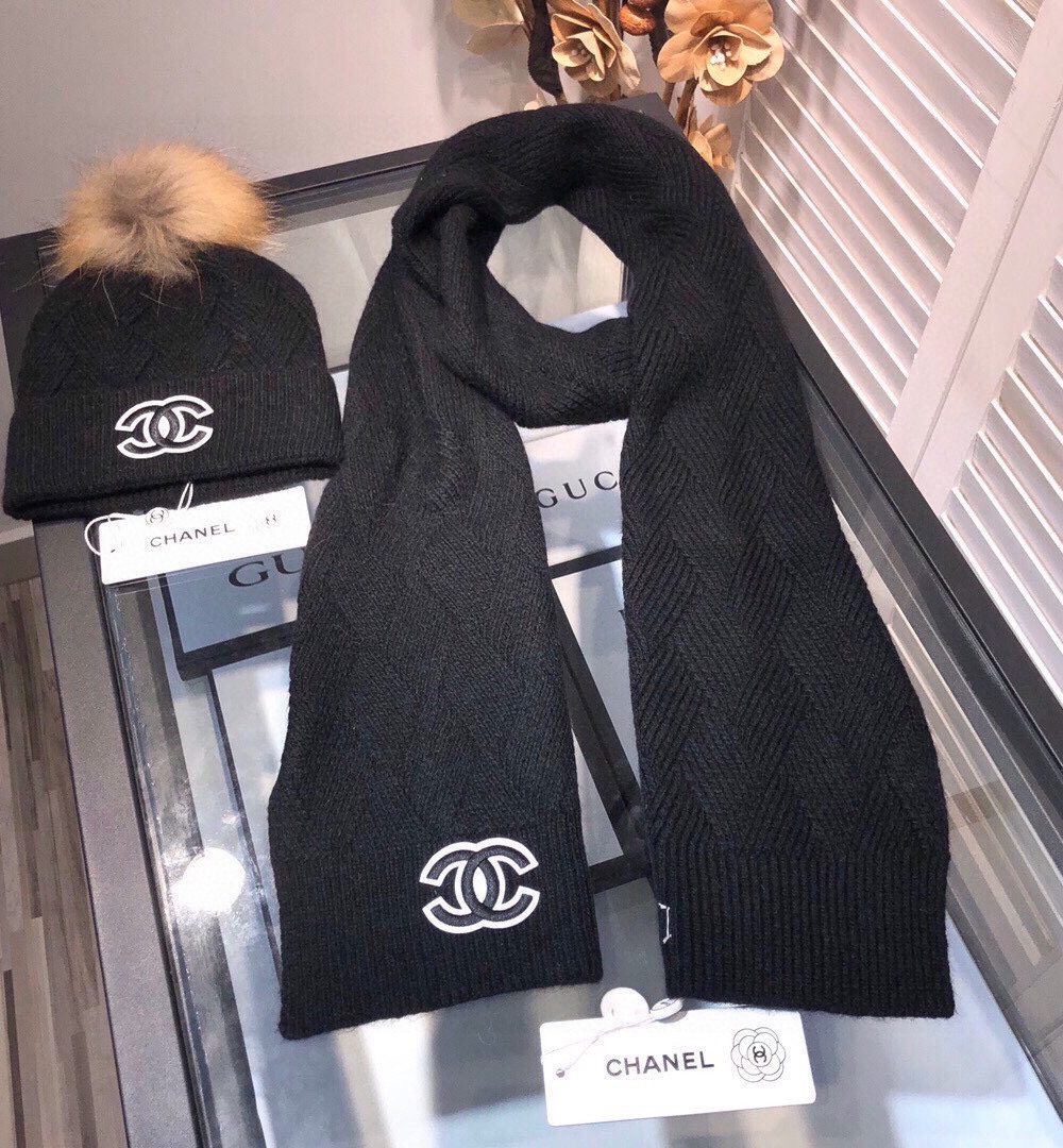Chanel Beanie & Scarf Set In Black 