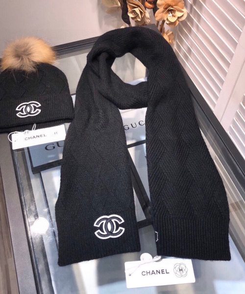 Chanel Beanie & Scarf Set In Black 