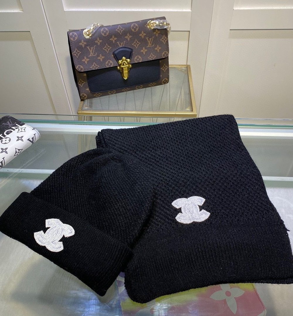 Chanel Beanie & Scarf Set In Black 