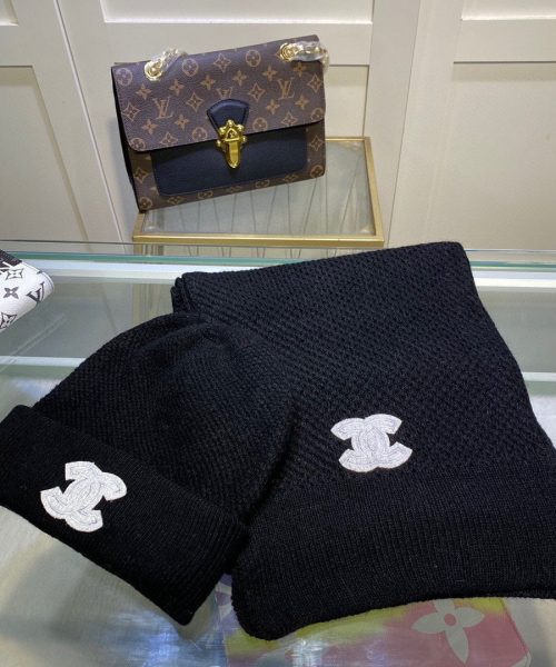 Chanel Beanie & Scarf Set In Black 
