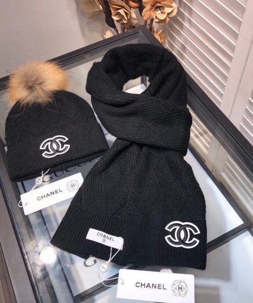 Chanel Beanie & Scarf Set In Black 