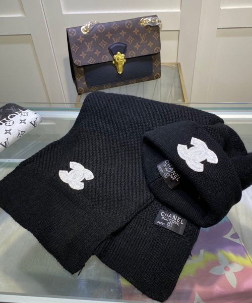 Chanel Beanie & Scarf Set In Black 