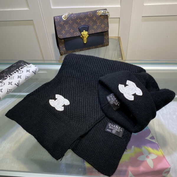 Chanel Beanie & Scarf Set In Black