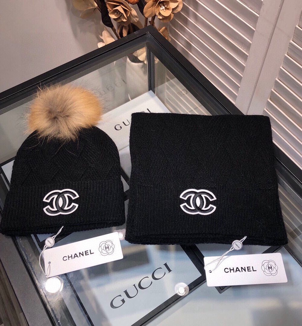 Chanel Beanie & Scarf Set In Black 