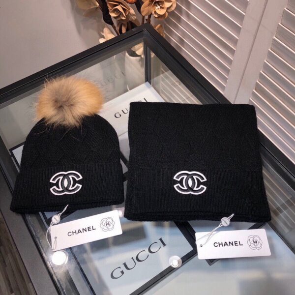 Chanel Beanie & Scarf Set In Black
