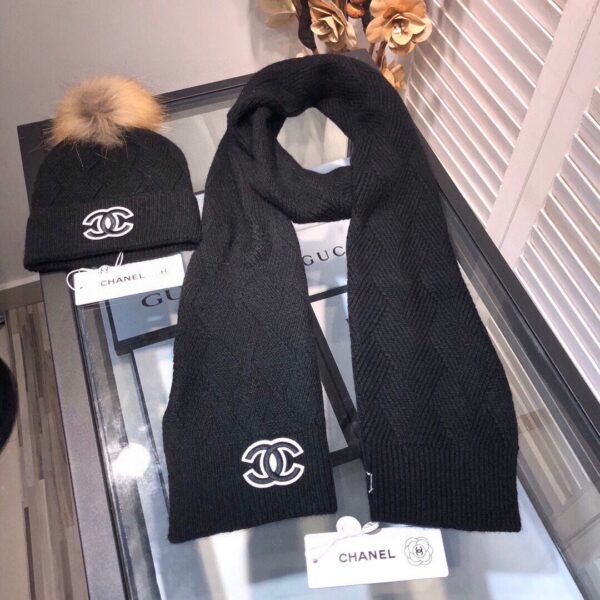 Chanel Beanie & Scarf Set In Black
