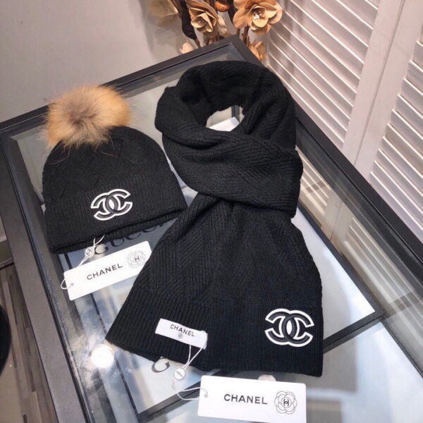 Chanel Beanie & Scarf Set In Black