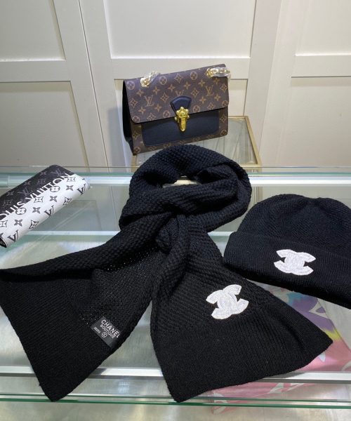 Chanel Beanie & Scarf Set In Black 