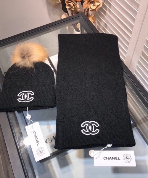 Chanel Beanie & Scarf Set In Black 