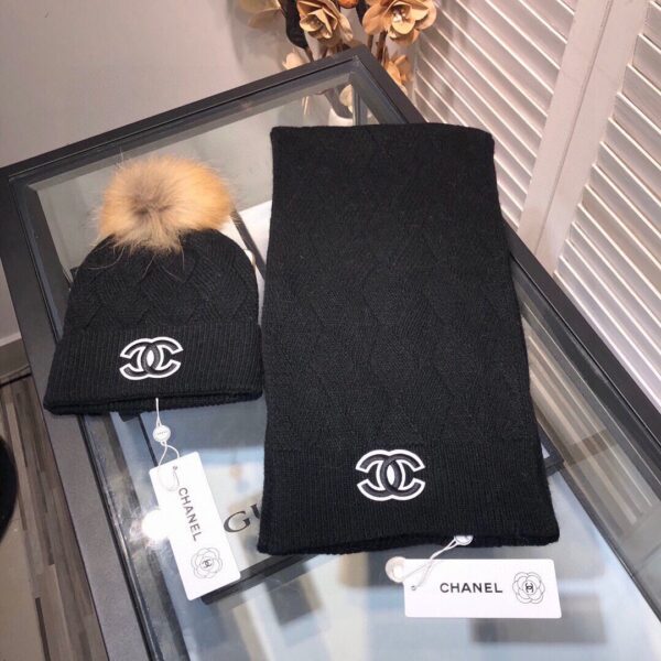 Chanel Beanie & Scarf Set In Black