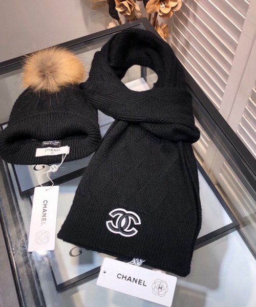 Chanel Beanie & Scarf Set In Black 